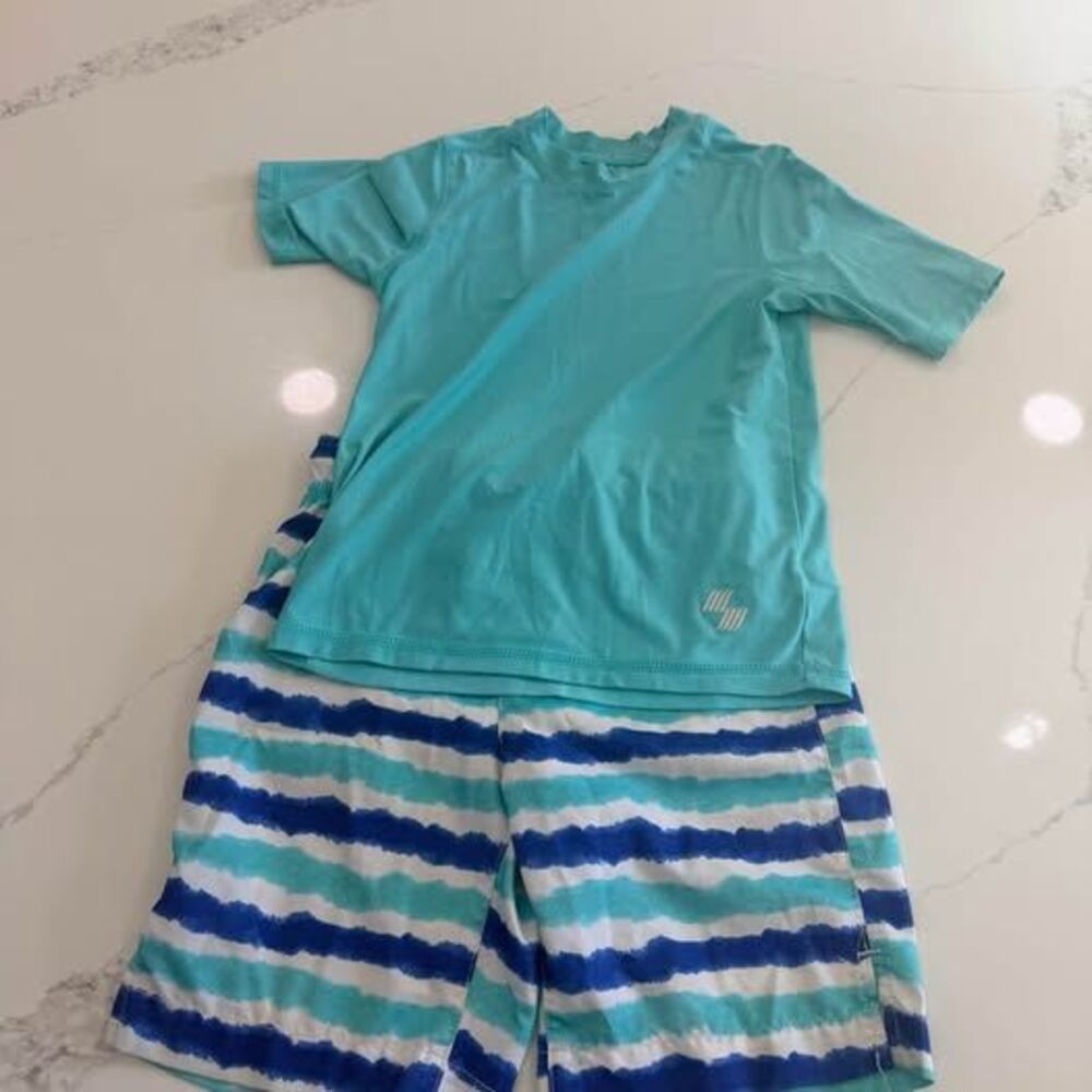 Boys Children’s Place Swim Set Size 7/8 Rash Guard Swim Trunks Flaws see picture